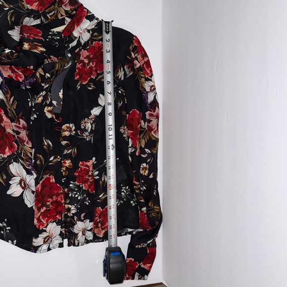 NICHOLAS Black Red Floral 100% Silk Keyhole Button Up Blouse Women’s Size XS/S* - Picture 15 of 15